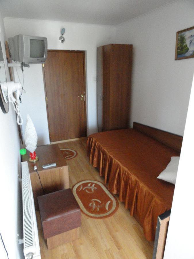 Pensiune Restaurant Avangarde Piteşti Buitenkant foto