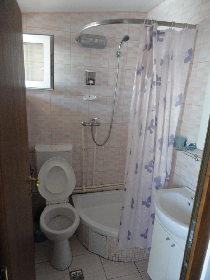 Pensiune Restaurant Avangarde Piteşti Buitenkant foto