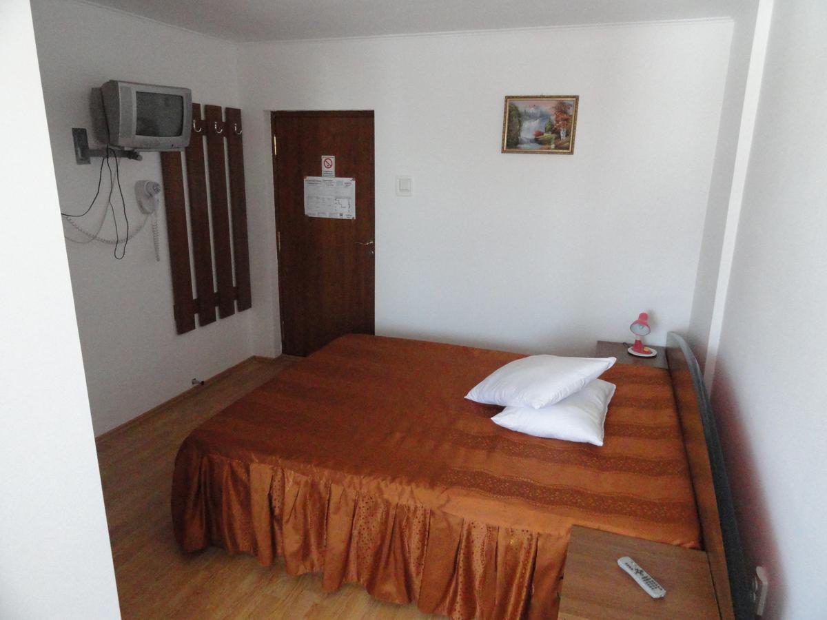 Pensiune Restaurant Avangarde Piteşti Buitenkant foto