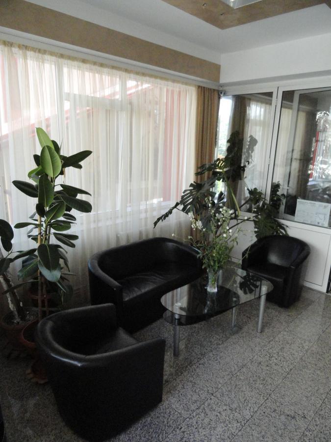 Pensiune Restaurant Avangarde Piteşti Buitenkant foto