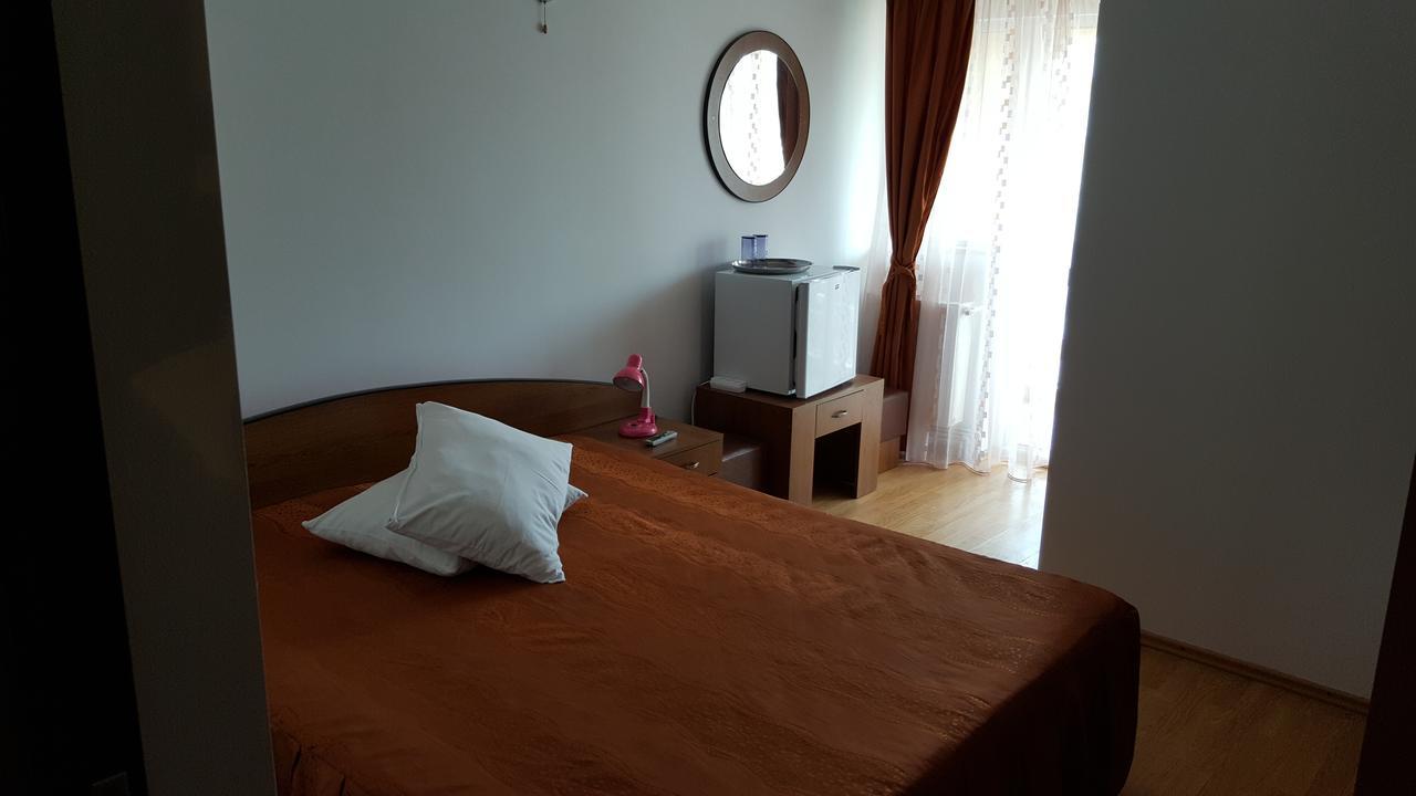 Pensiune Restaurant Avangarde Piteşti Kamer foto