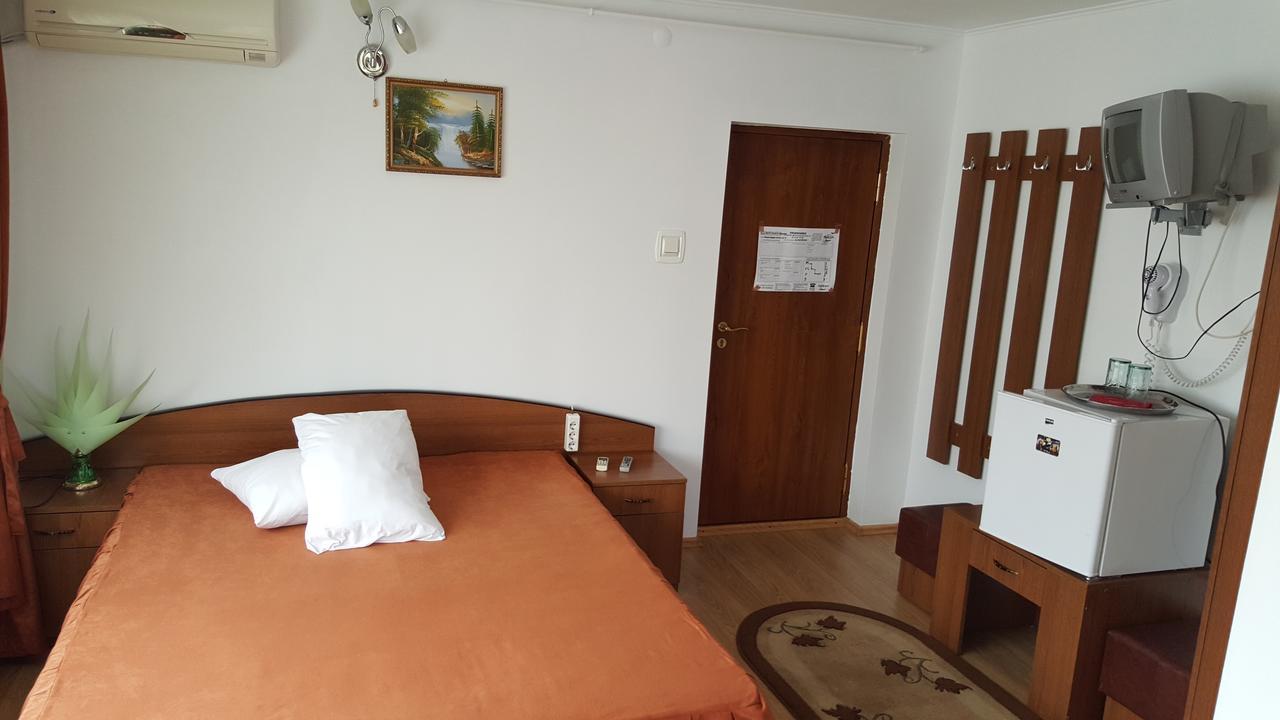Pensiune Restaurant Avangarde Piteşti Buitenkant foto