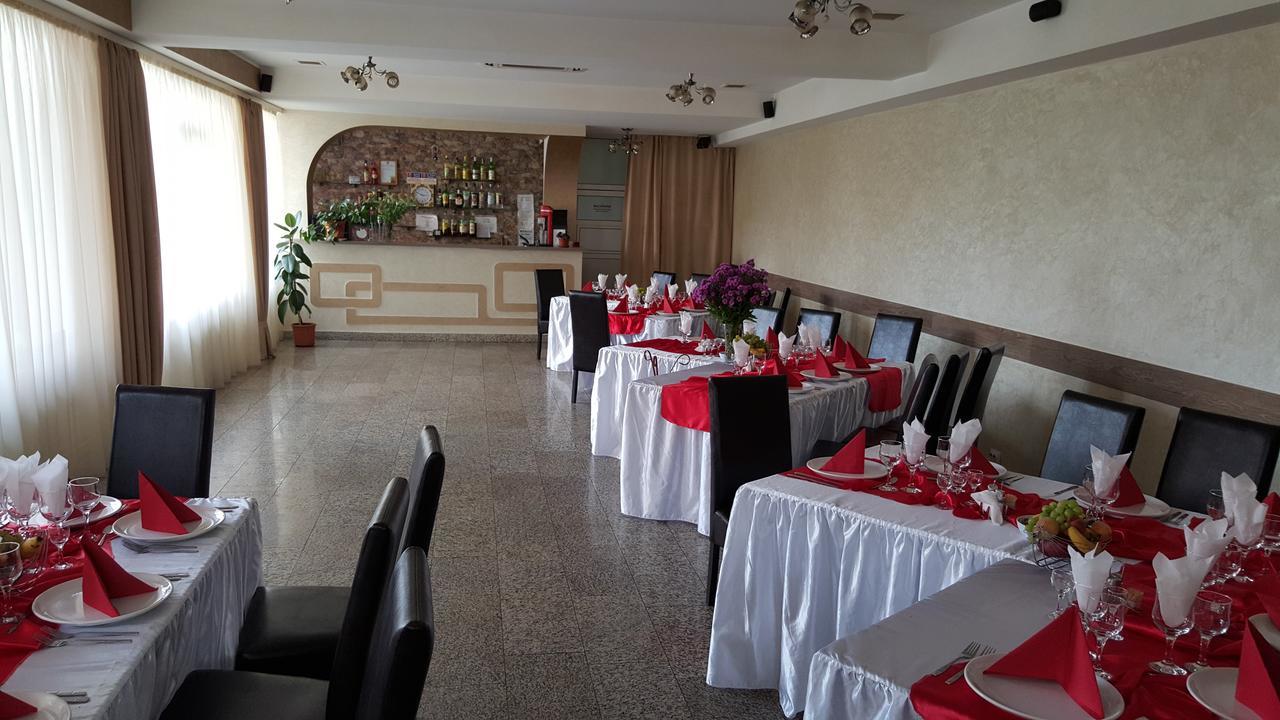 Pensiune Restaurant Avangarde Piteşti Buitenkant foto